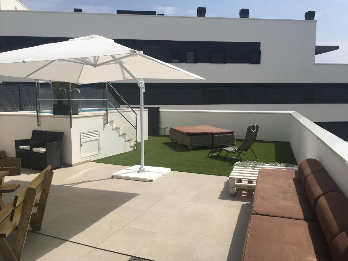 Apartment Oasis: Beachfront With Dual Pools And Mountain Views Estepona