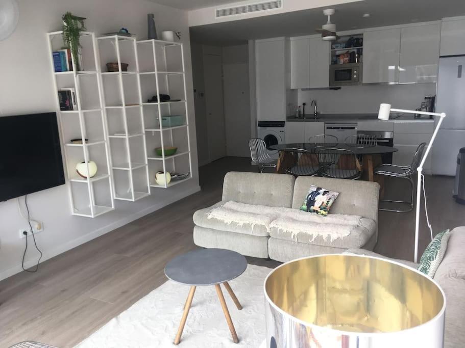 Oasis: Beachfront With Dual Pools And Mountain Views Apartment Estepona