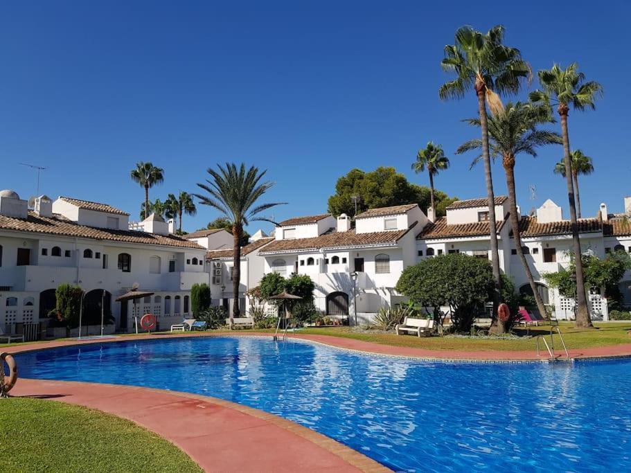 Modern House With Large Pool! Holiday home