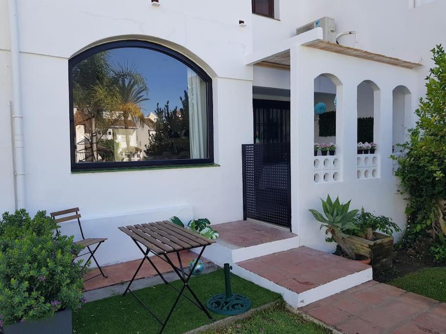 Modern House With Large Pool! Holiday home