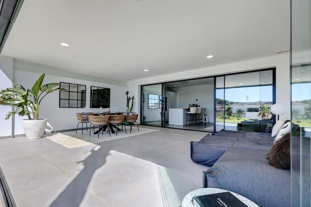 Ground Floor 2 Bedroom At Hills Apartment