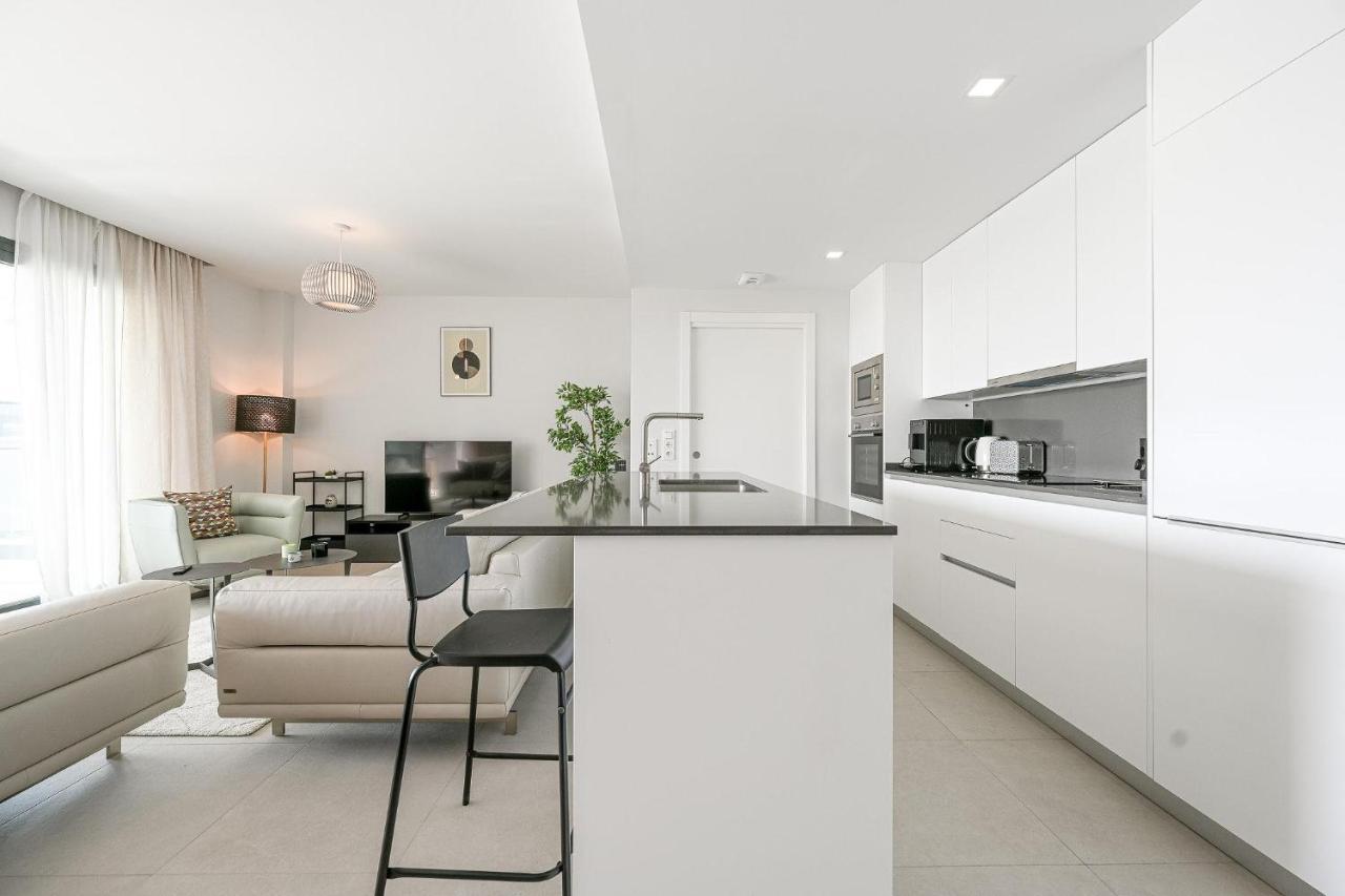 Modern 3 Bedroom *