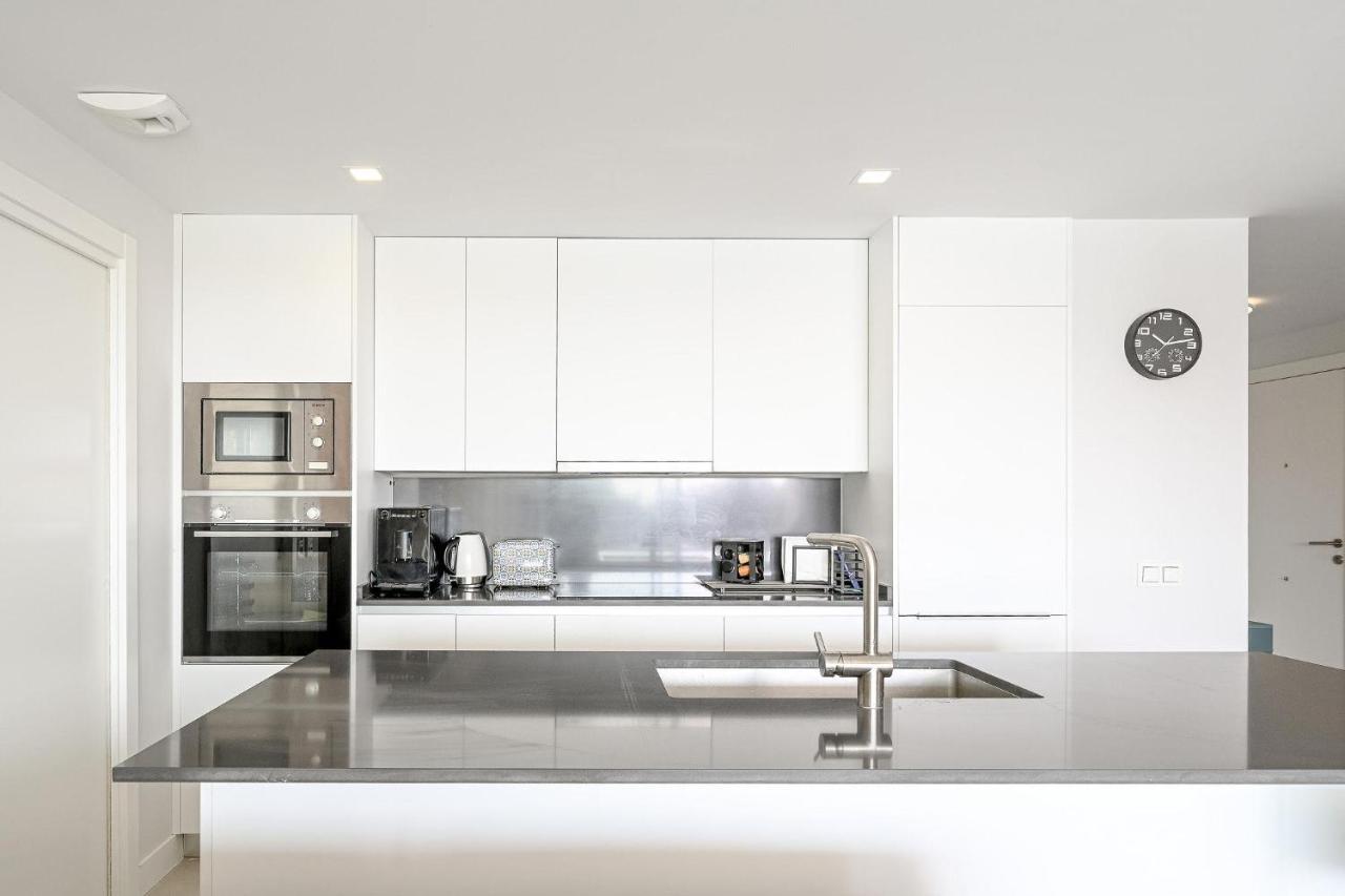 Apartment Modern 3 Bedroom *
