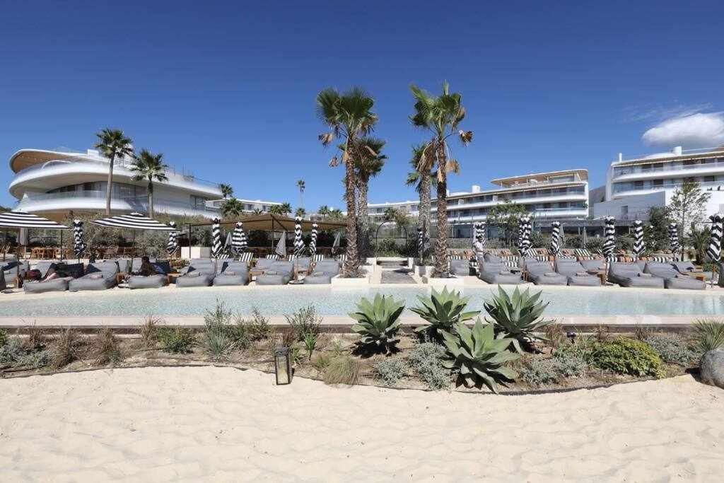 Edge Luxury Beachfront 3br, 3 Pools, Spa, Gym Apartment Estepona
