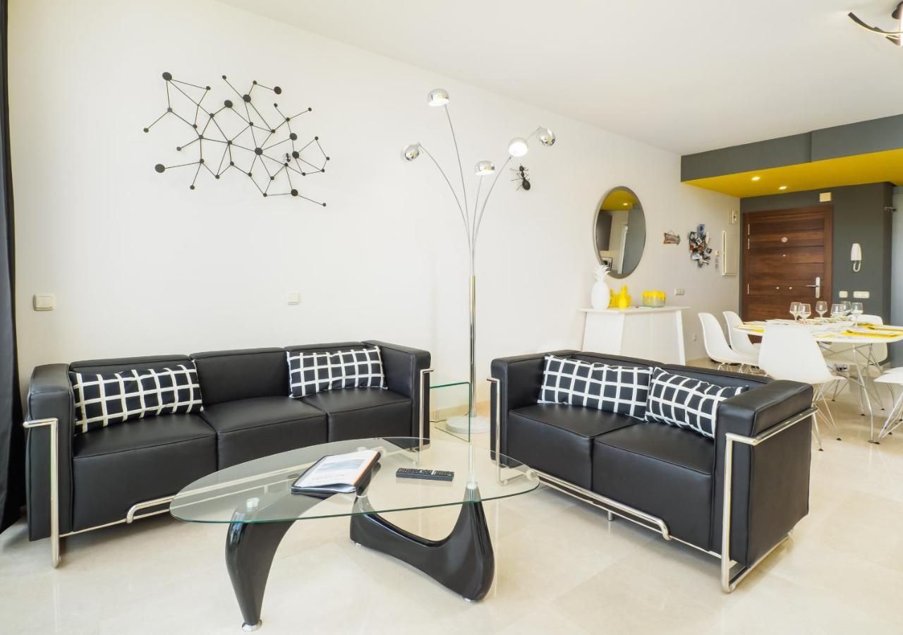 2278-modern In The Alcazaba Lagoon
