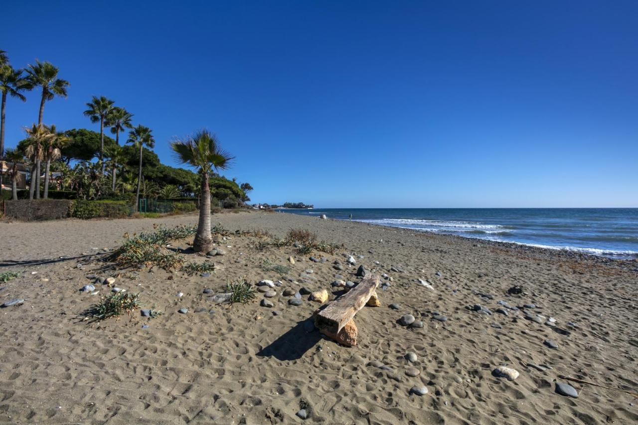 Arin - Beachside Family Villa Estepona