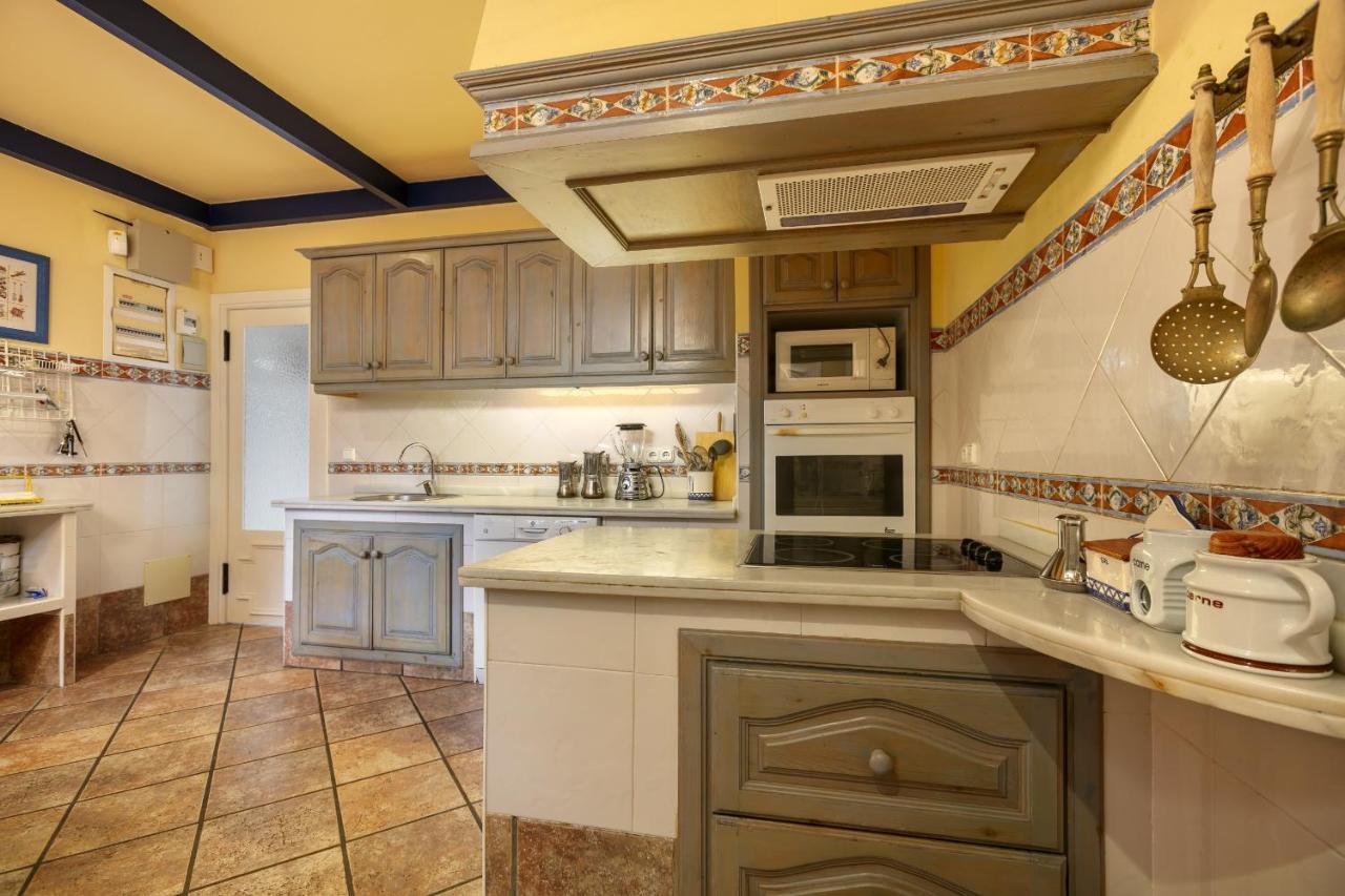 Villa Arin - Beachside Family Estepona
