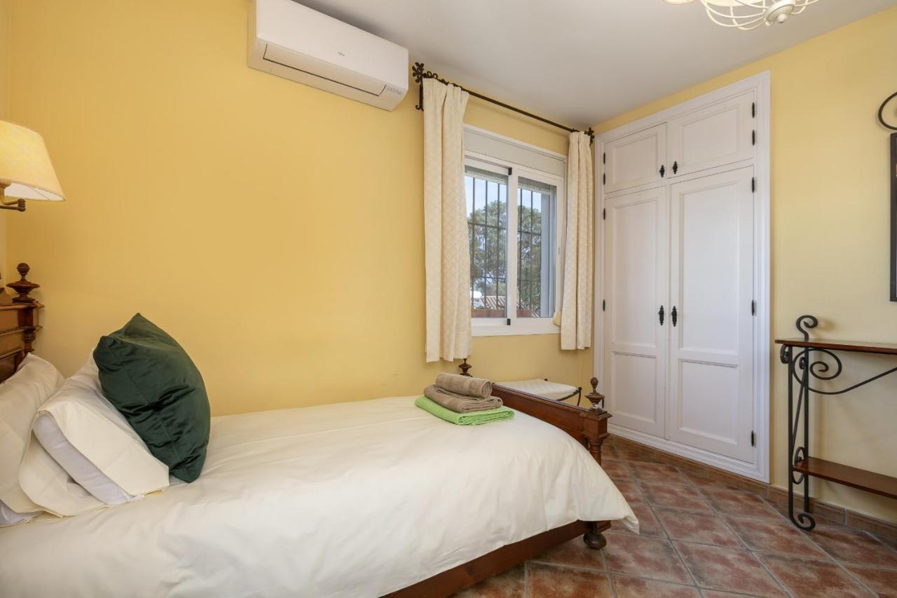 Villa Arin - Beachside Family Estepona