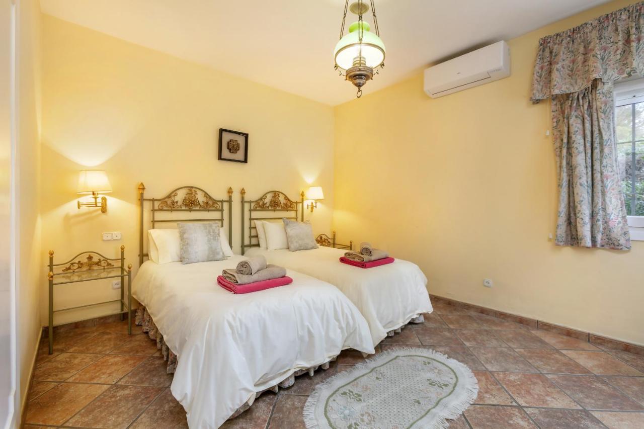 Arin - Beachside Family Villa Estepona