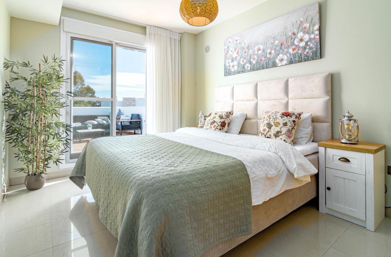 Gorgeous 3 Bedroom Town House In El Paraiso Overlooking La Concha Mountain Holiday home