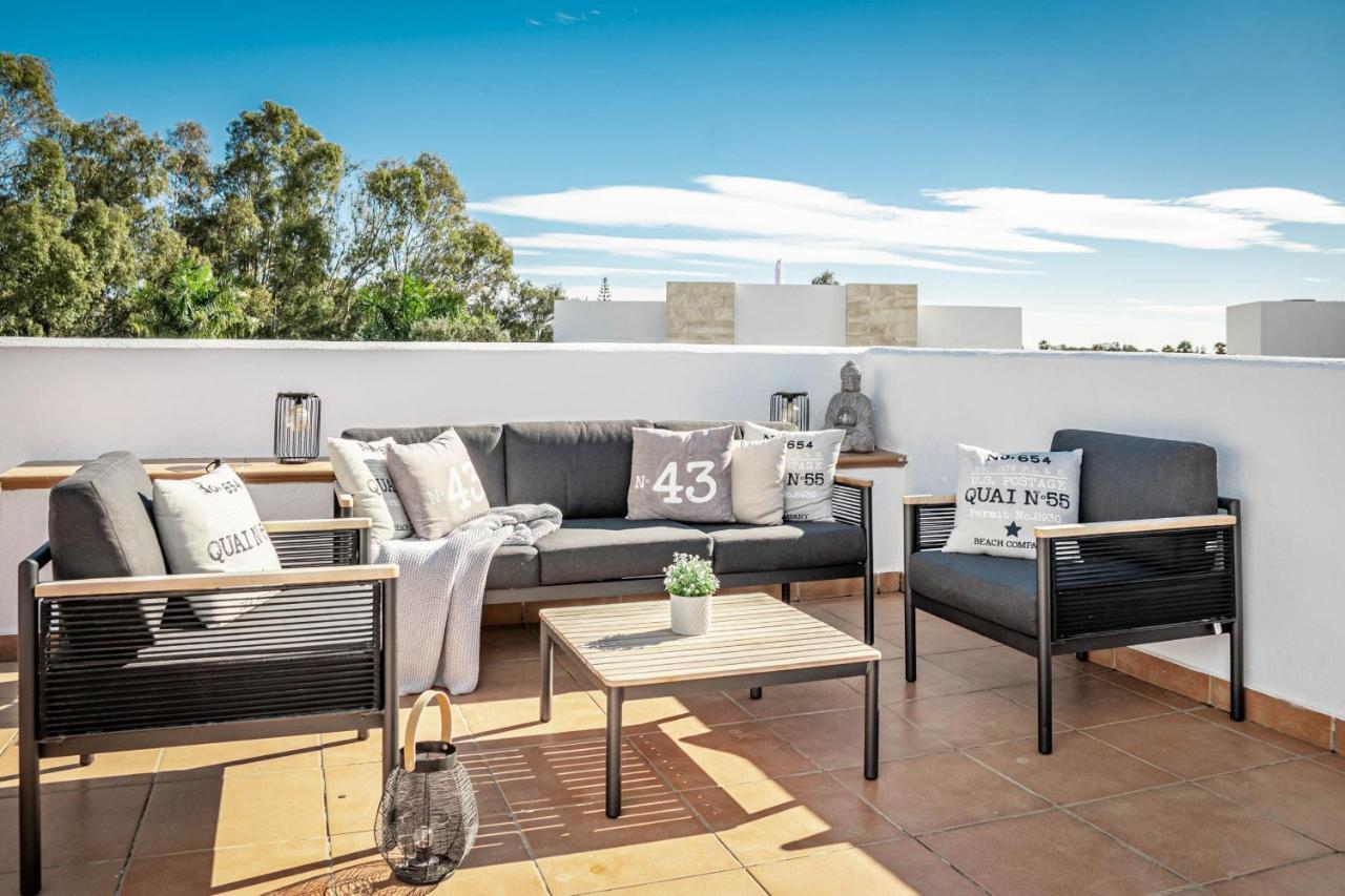 Gorgeous 3 Bedroom Town House In El Paraiso Overlooking La Concha Mountain Holiday home *