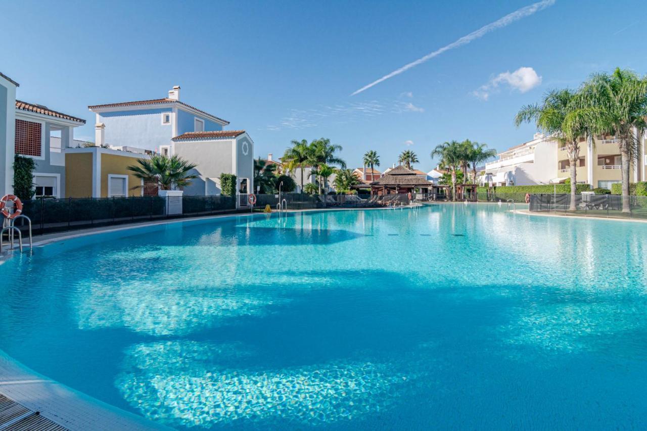 Gorgeous 3 Bedroom Town House In El Paraiso Overlooking La Concha Mountain Holiday home *