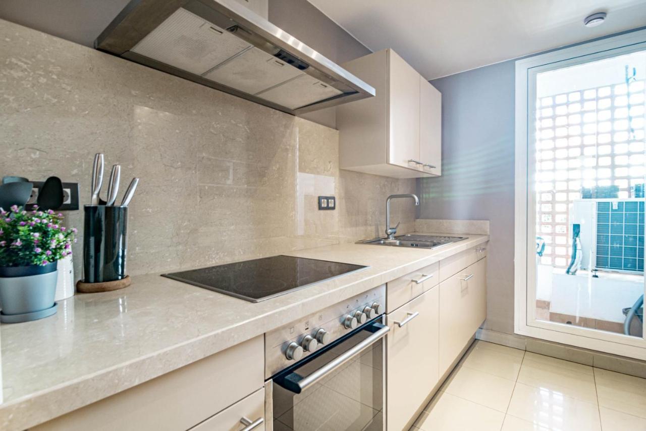 Gorgeous 3 Bedroom Town House In El Paraiso Overlooking La Concha Mountain