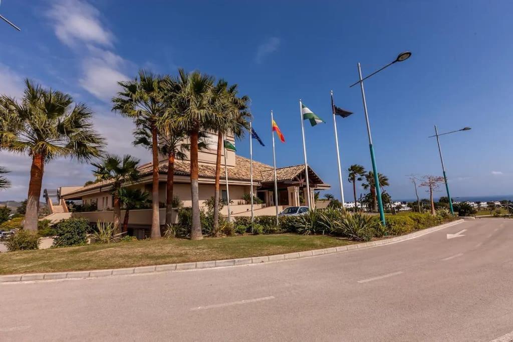 Stunning Penthouse On Golf Course With Sea Views