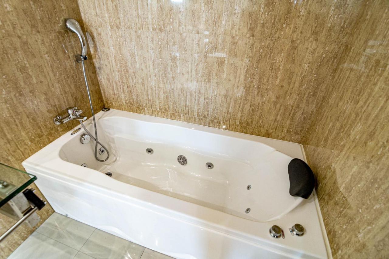 Gorgeous 3 Bedroom Town House In El Paraiso Overlooking La Concha Mountain Holiday home