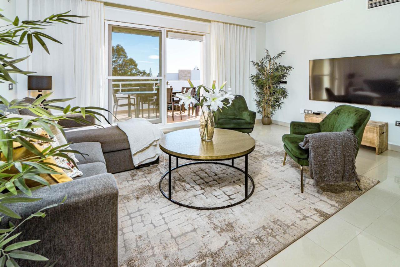 Gorgeous 3 Bedroom Town House In El Paraiso Overlooking La Concha Mountain
