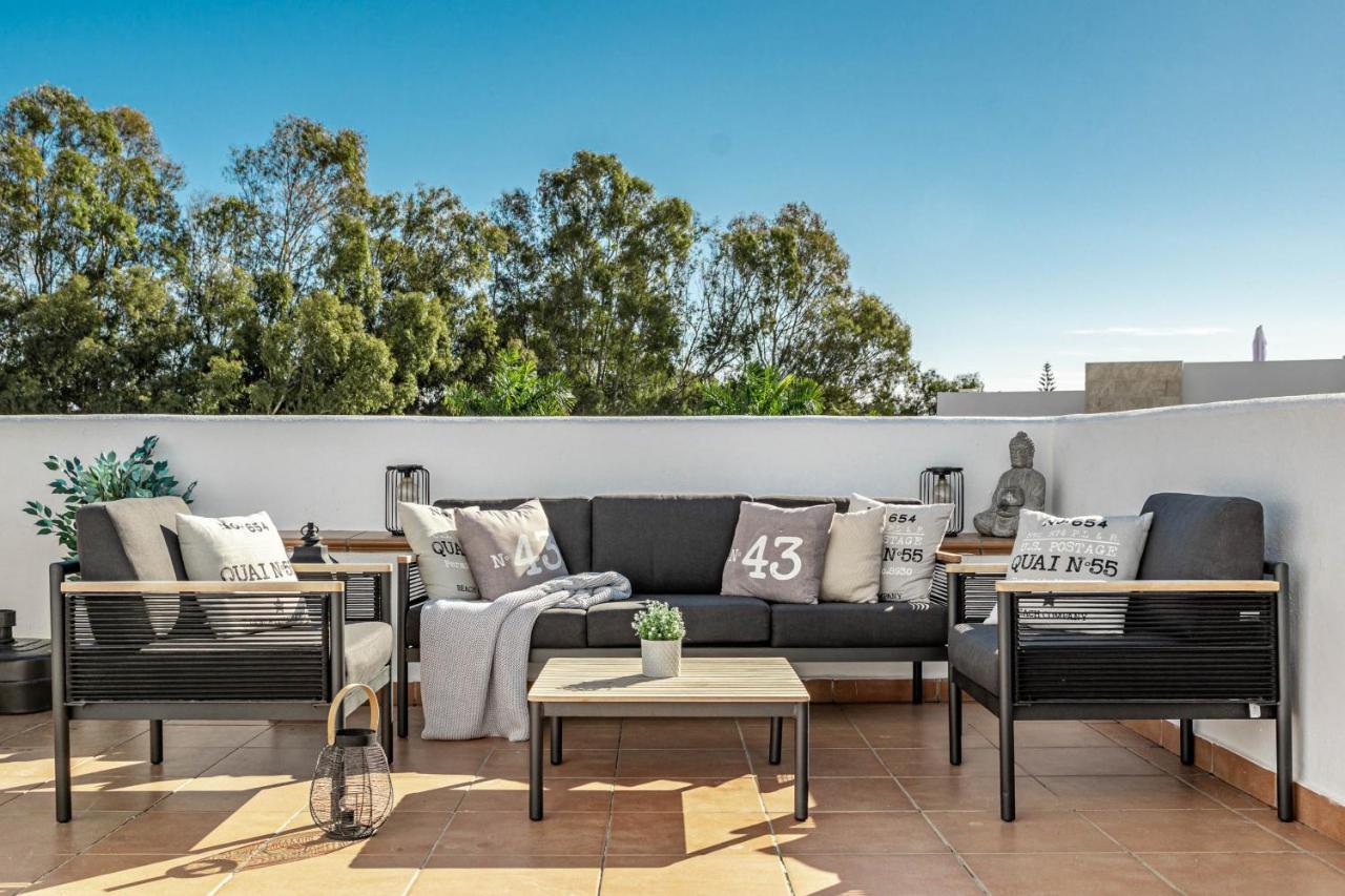 Gorgeous 3 Bedroom Town House In El Paraiso Overlooking La Concha Mountain Holiday home *