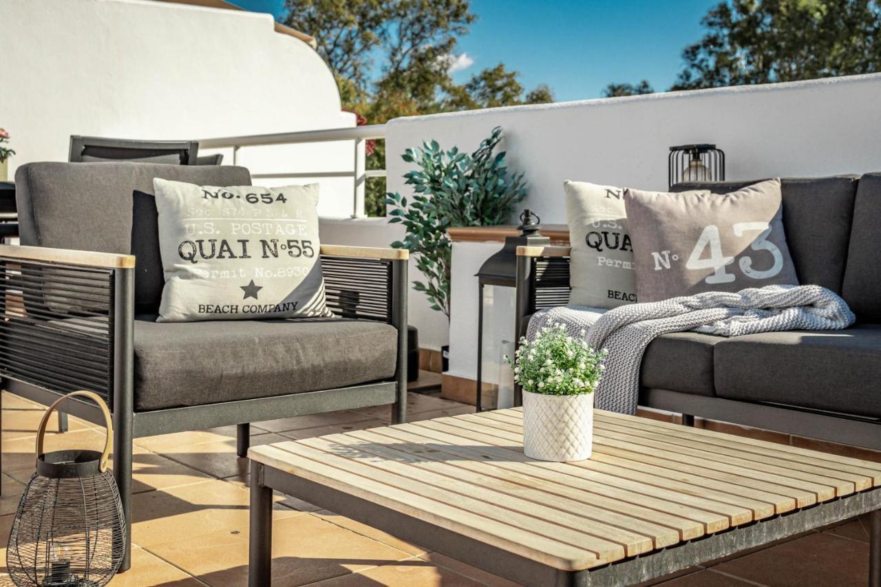 Gorgeous 3 Bedroom Town House In El Paraiso Overlooking La Concha Mountain Holiday home Estepona