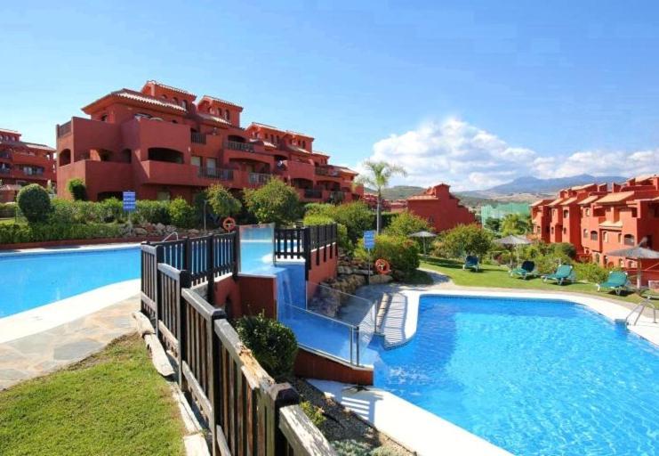 Amplio Y Moderno En Con Preciosas Vistas 360º Al Mar Y La Montaña Estepona