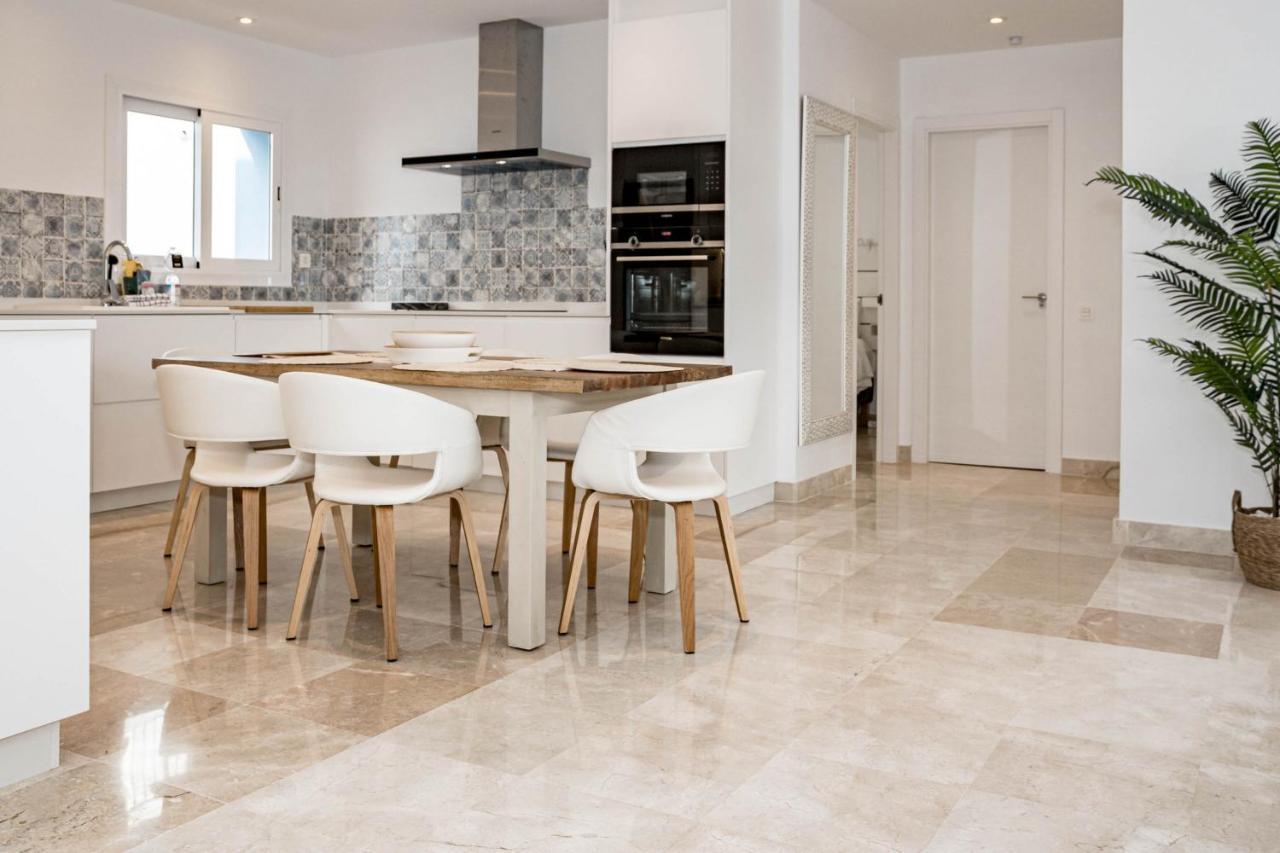 Pa18- Stunning Flat, Gym, Indoor And Outdoor Pool Apartment *
