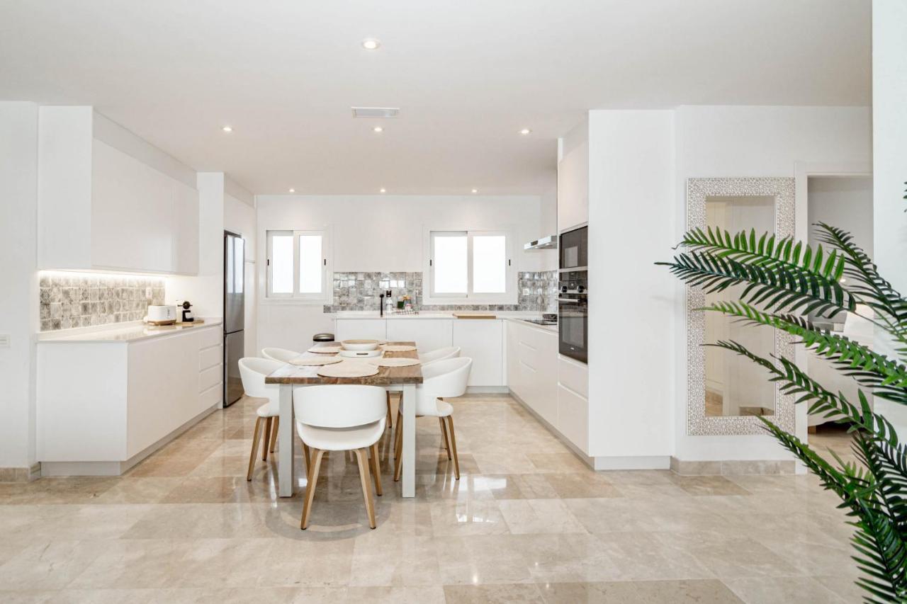 Apartment Pa18- Stunning Flat, Gym, Indoor And Outdoor Pool Estepona