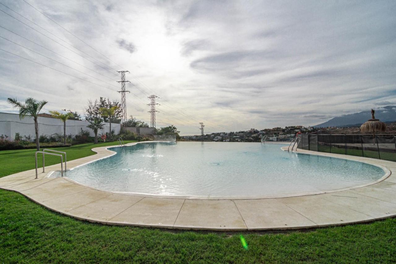 Pa18- Stunning Flat, Gym, Indoor And Outdoor Pool Apartment