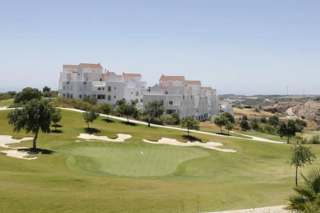 Stunning Penthouse On Golf Course With Sea Views *