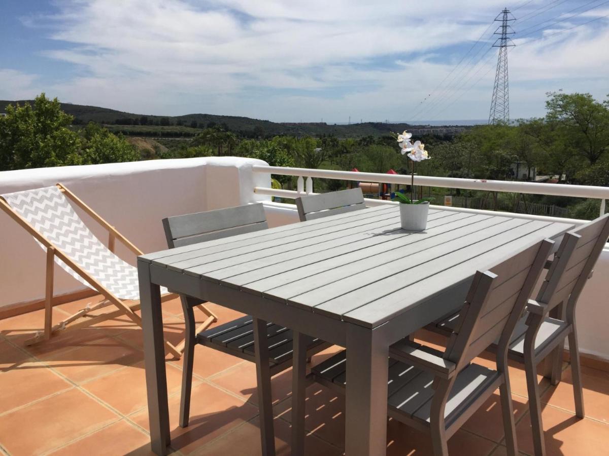 2152-modern With Private Apartment