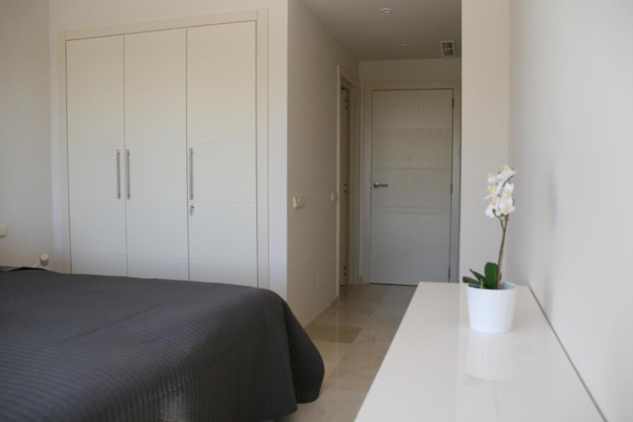 2152-modern With Private Apartment