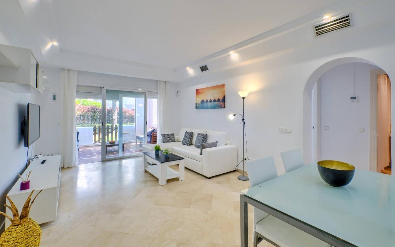 Cozy Side With Pool Apartamento