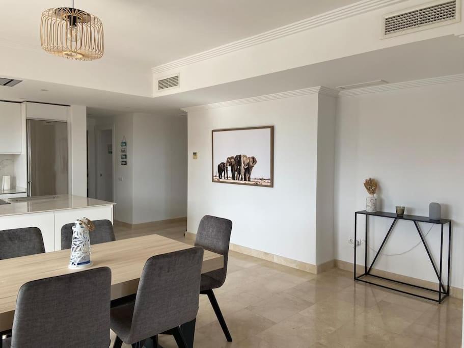 Apartment Elegant Apartment, Stunning Views, Fully Renovated In La Hacienda Del Senorio De Cifuentes