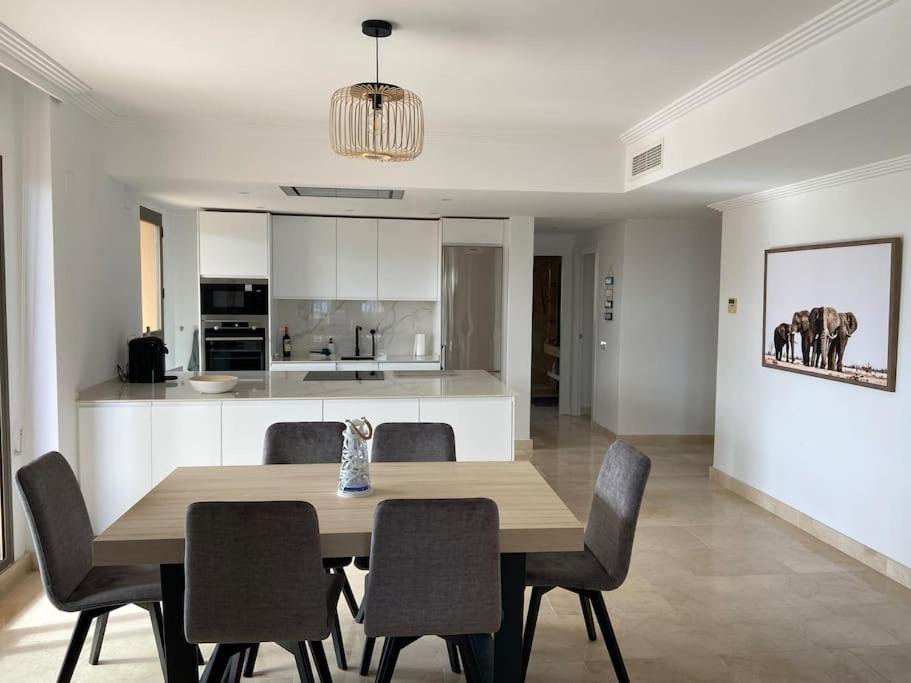 Apartment Elegant Apartment, Stunning Views, Fully Renovated In La Hacienda Del Senorio De Cifuentes Estepona