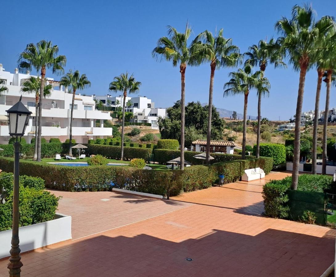 Spacious With Large Terraces Lunymar Golf, Appartement Estepona