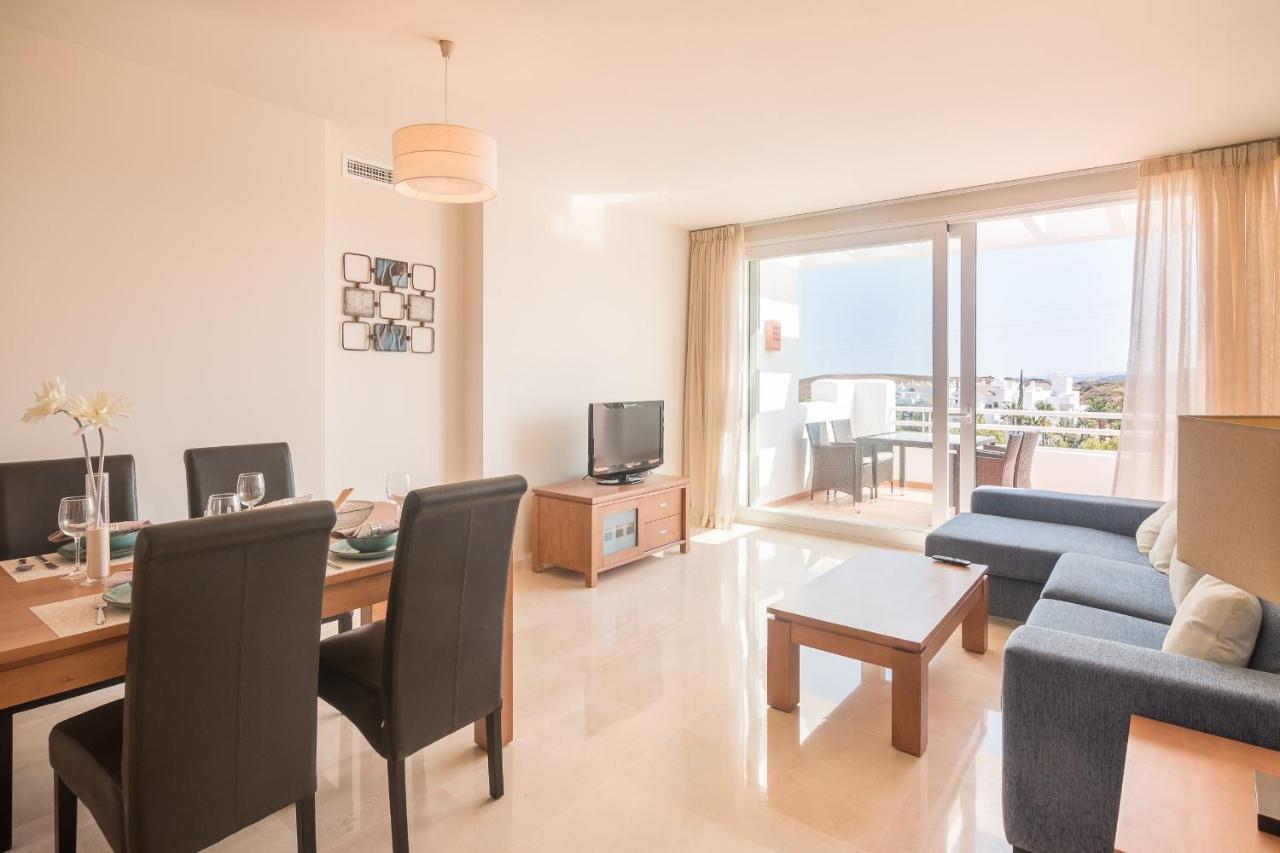 2214-modern With Private *