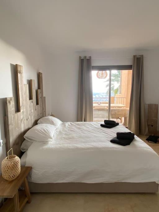 Elegant Apartment, Stunning Views, Fully Renovated In La Hacienda Del Senorio De Cifuentes Apartment Estepona