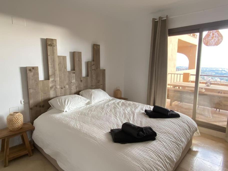 Elegant Apartment, Stunning Views, Fully Renovated In La Hacienda Del Senorio De Cifuentes Apartment