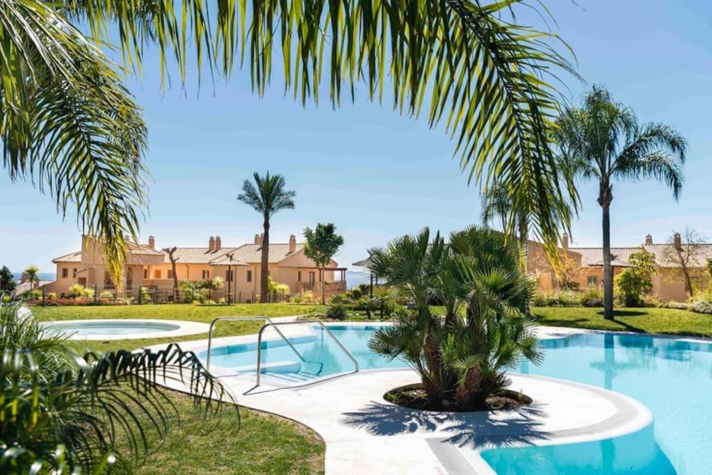 Elegant Apartment, Stunning Views, Fully Renovated In La Hacienda Del Senorio De Cifuentes