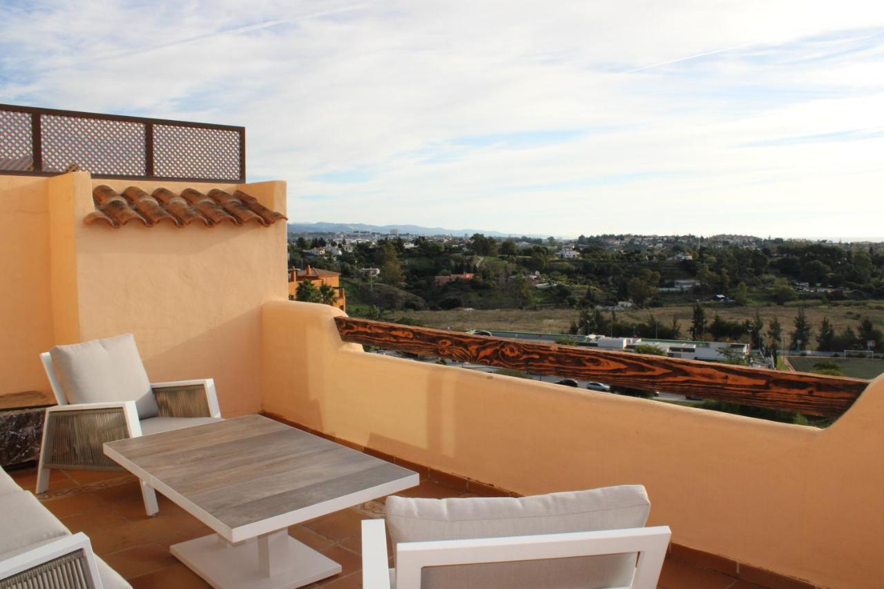 Atico Con Vista Al Mar Y Cerca Campos De Golf Estepona