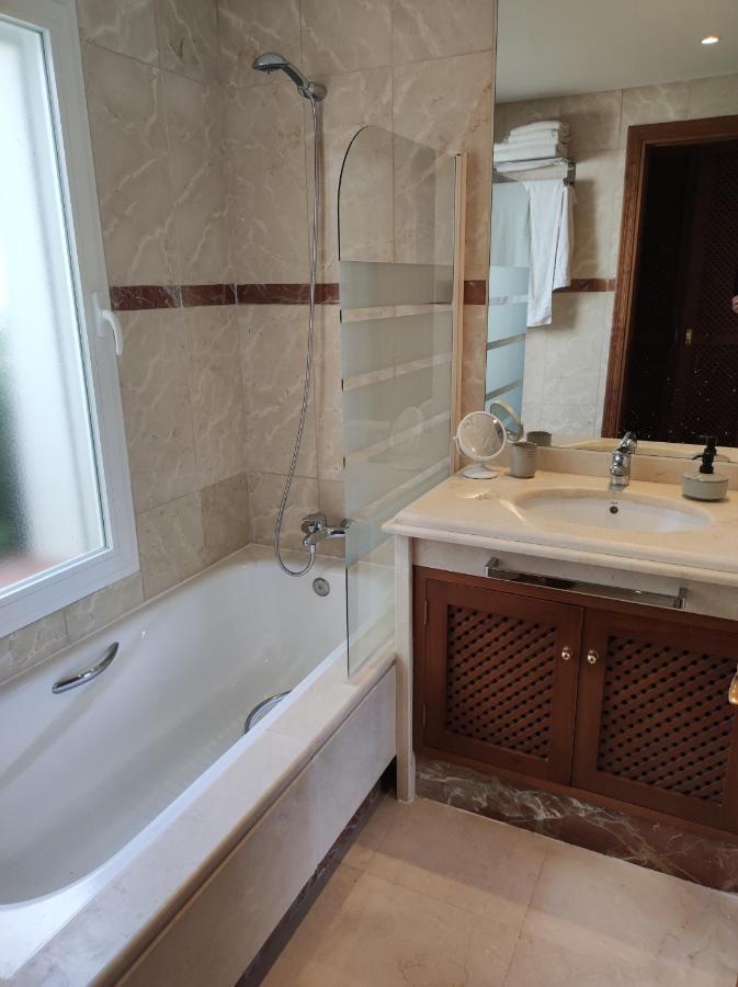 Apartment Costalita On The - 3 Bedroom Cosy Estepona