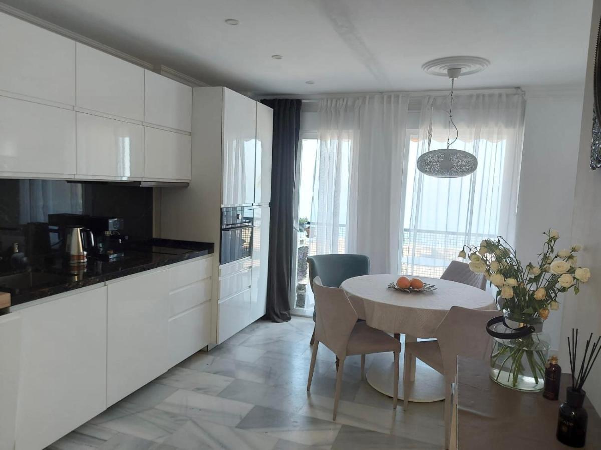2 Bedroom Beachfront In Estepona, Malaga. * Estepona