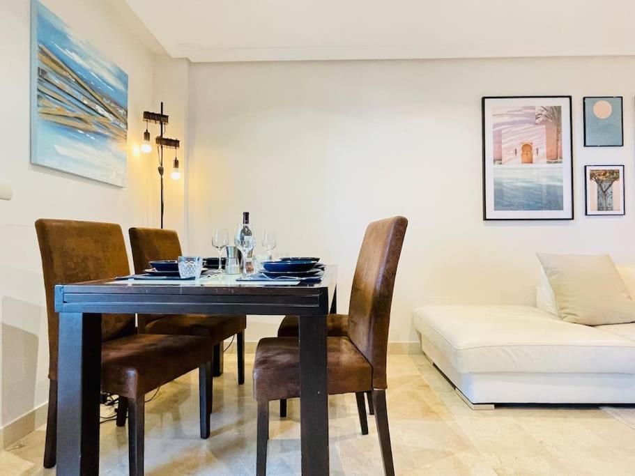 Apartment Blue Palm