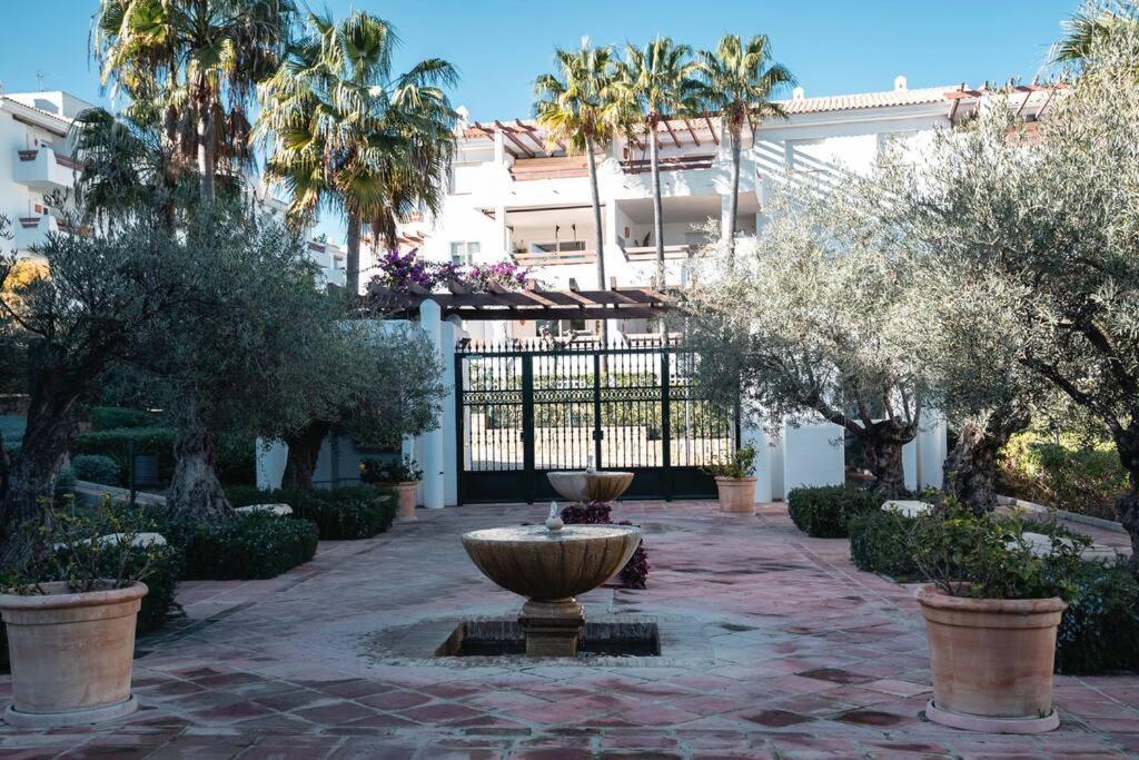Apartment Blue Palm