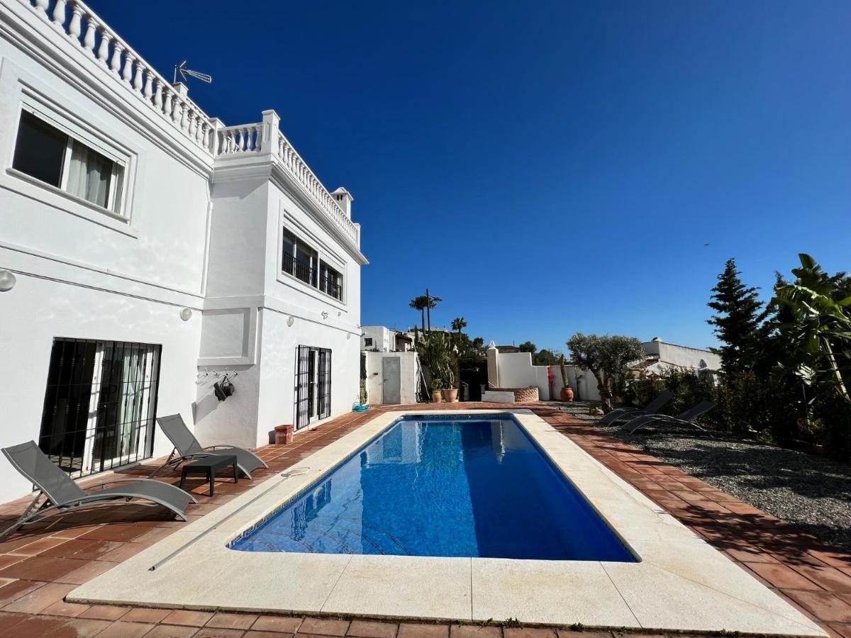Villa 5 Beds With Private Pool Near - 5007 *
