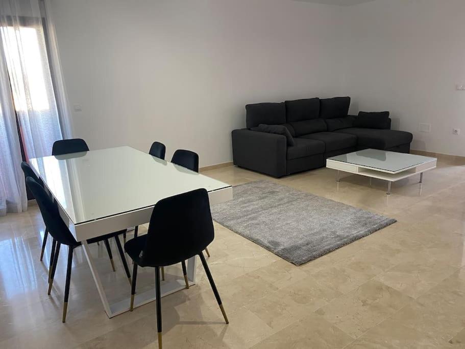 3 Bed With Pool And Parking *