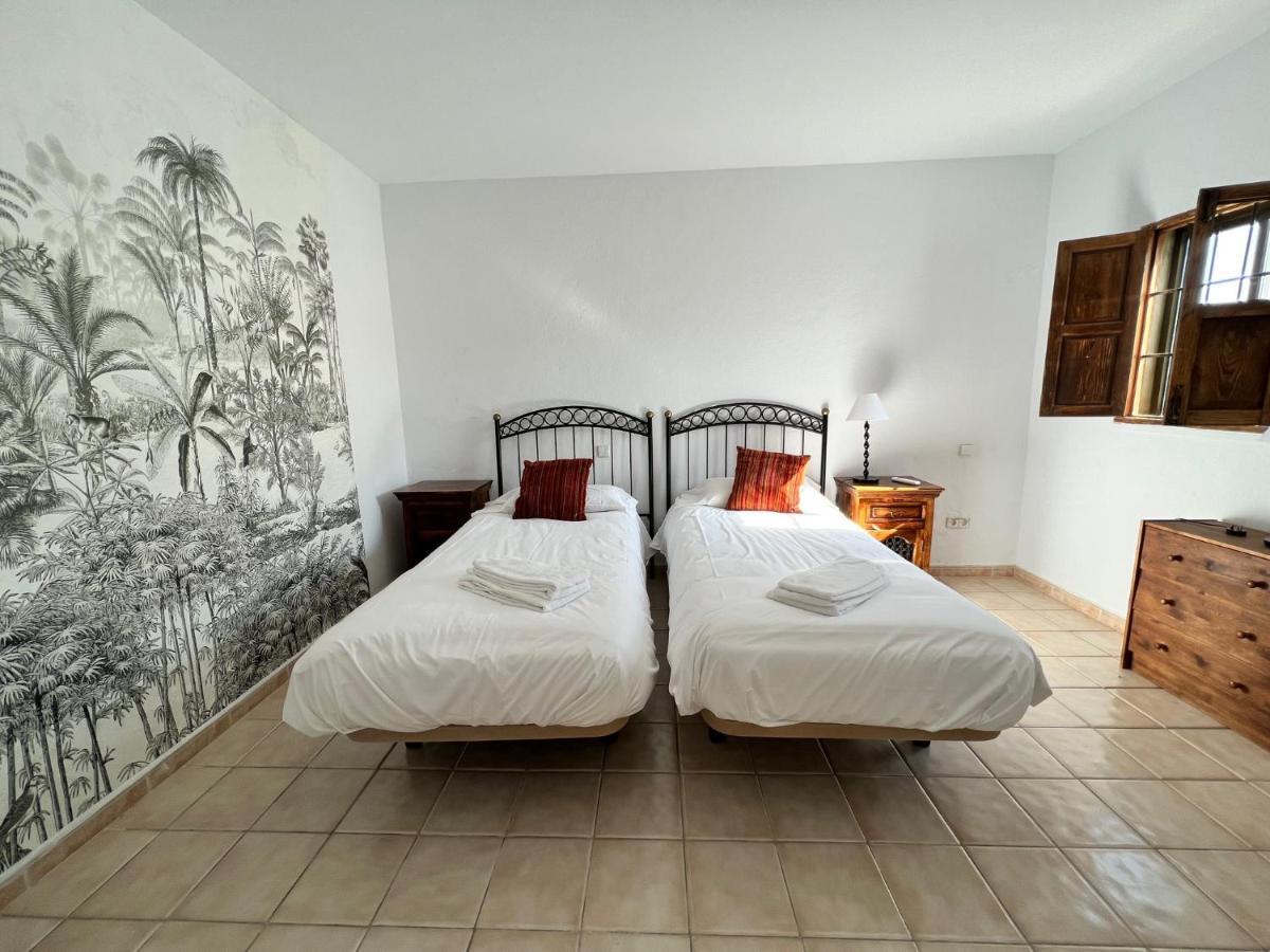 5 Beds With Private Pool Near - 5007 *
