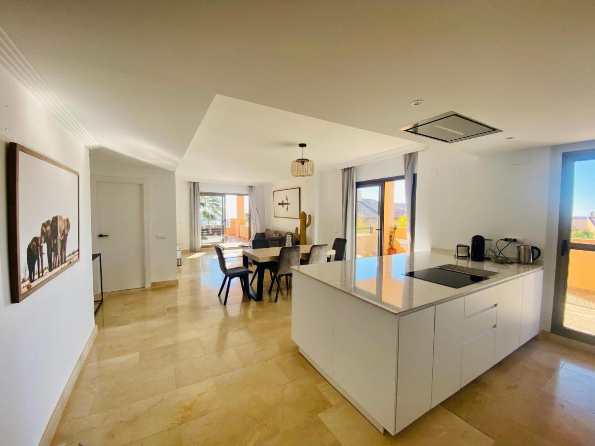 Apartment Elegant Apartment, Stunning Views, Fully Renovated In La Hacienda Del Senorio De Cifuentes Estepona