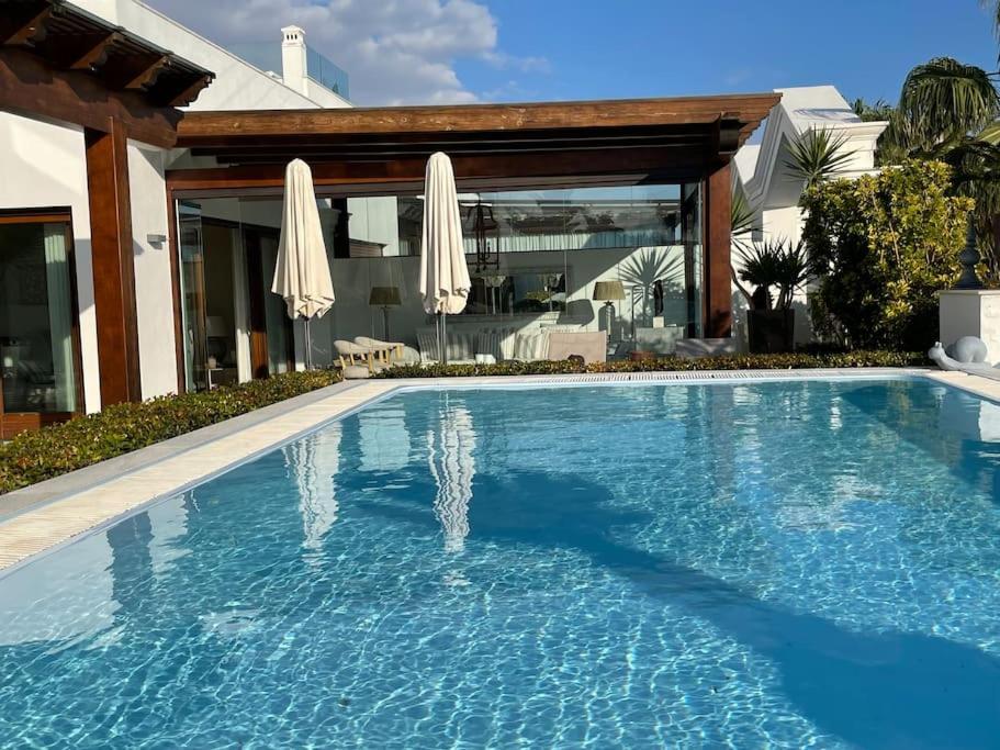 Luxurious And Light 3 Bedroom Penthouse