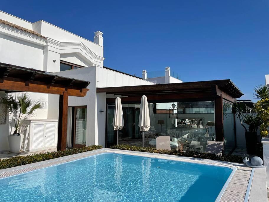 Luxurious And Light 3 Bedroom Penthouse Estepona