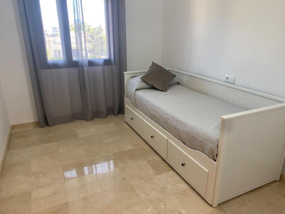 3 Bed With Pool And Parking Apartment *