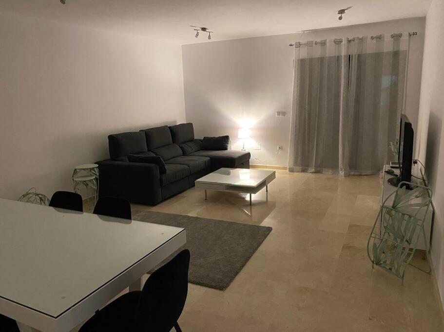 Apartment 3 Bed With Pool And Parking